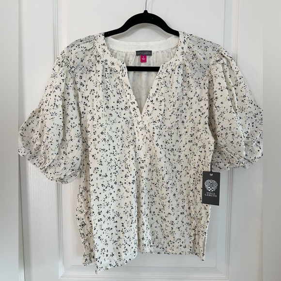 Vince Camuto Tops - NWT Vince Camuto Lined Blouse Size Small. V-Neck, Elastic Short Puff Sleeve